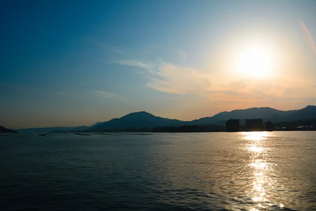 朝凪と夕凪の原因について詳しく解説！風の動きの謎を解き明かす！ | Insightilo